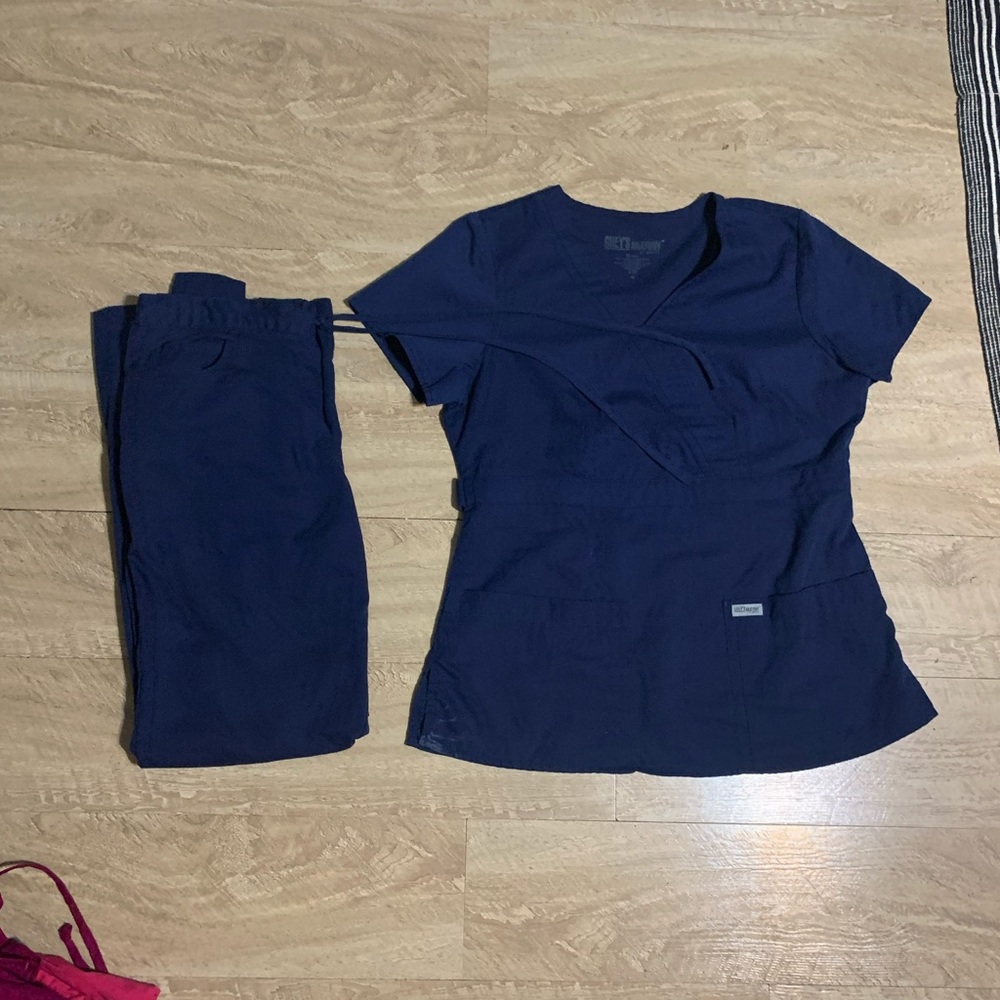 Women’s Grey’s Anatomy Scrub Set!☺️